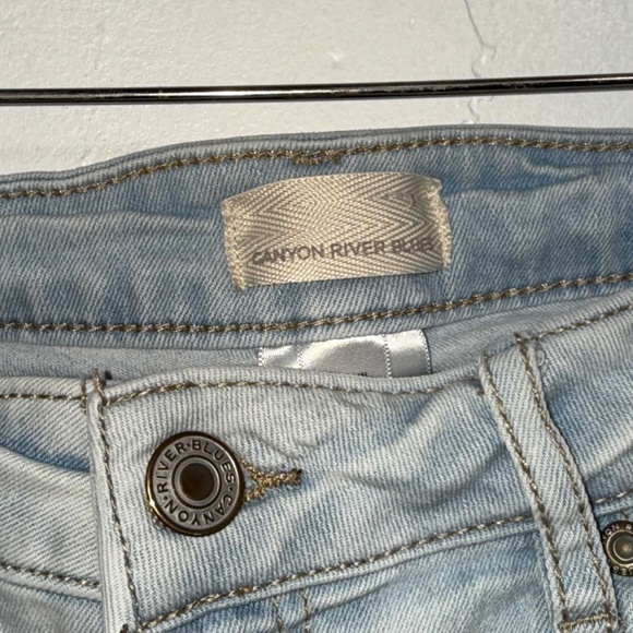 CANYON RIVER BLUES Distressed Light Wash Skinny Jeans Size 12 - Picture 4 of 9